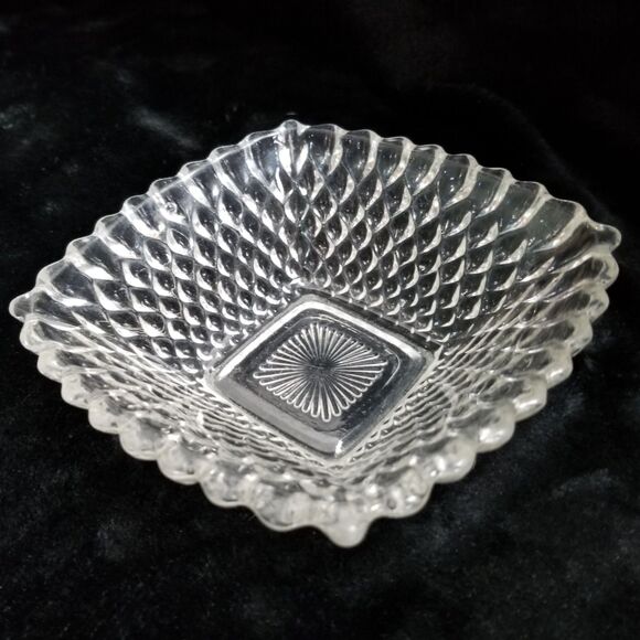 Diamond Cut Clear Glass Dish Bowl Scalloped Edge Square Nut Candy Kitchen Decor - Picture 1 of 6